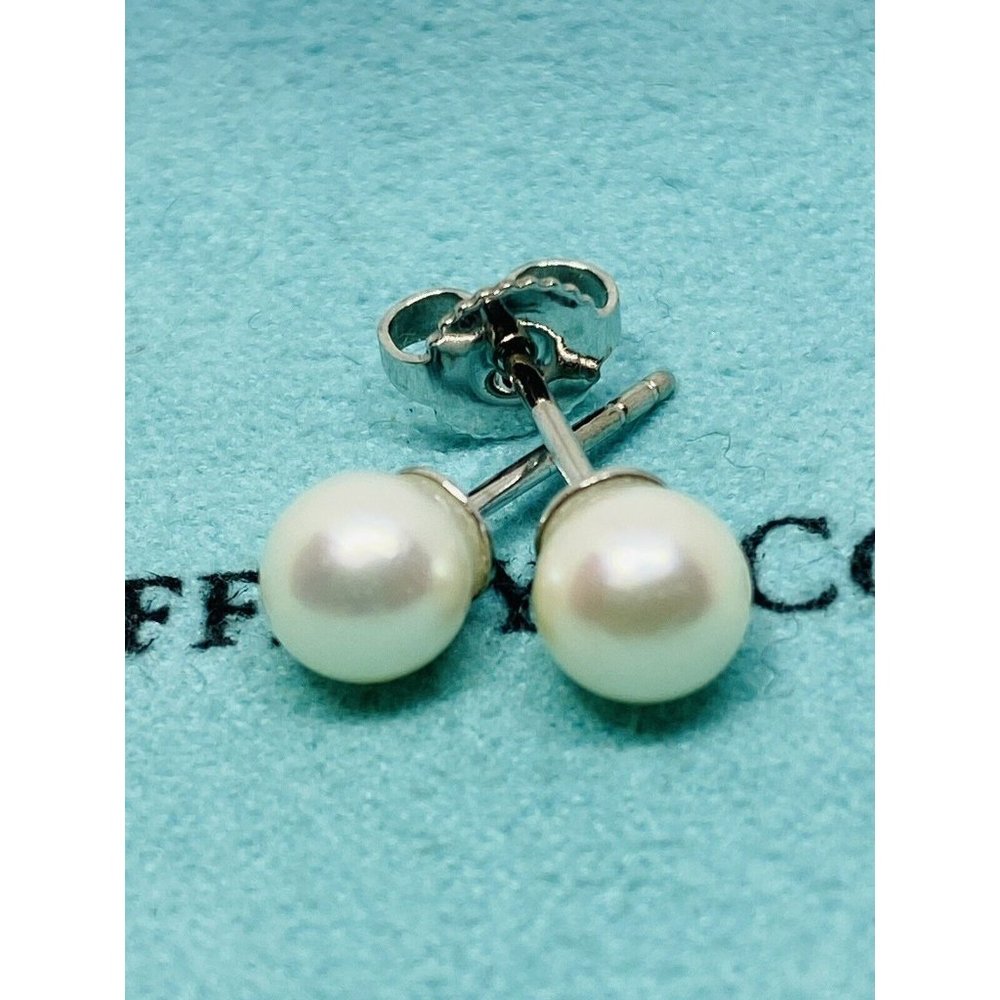 Tiffany & Co. Signature Pearl Stud Earrings 6MM  Akoya 18k White Gold  READ